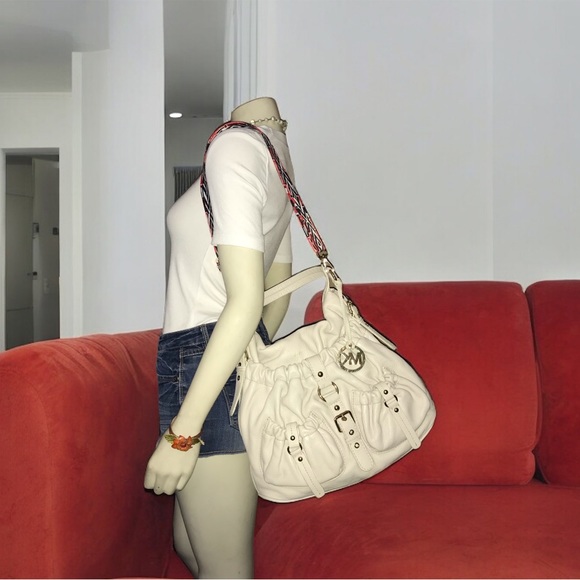 Michael Kors Off White Color Shoulder Bag - Picture 3 of 10